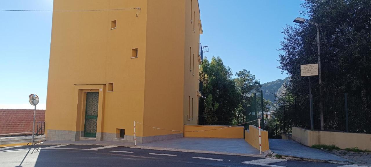 شقة Casa Di Claude Con Posto Auto فينالي ليغوري المظهر الخارجي الصورة